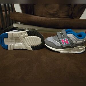 Size 5 toddler new balance shoes
